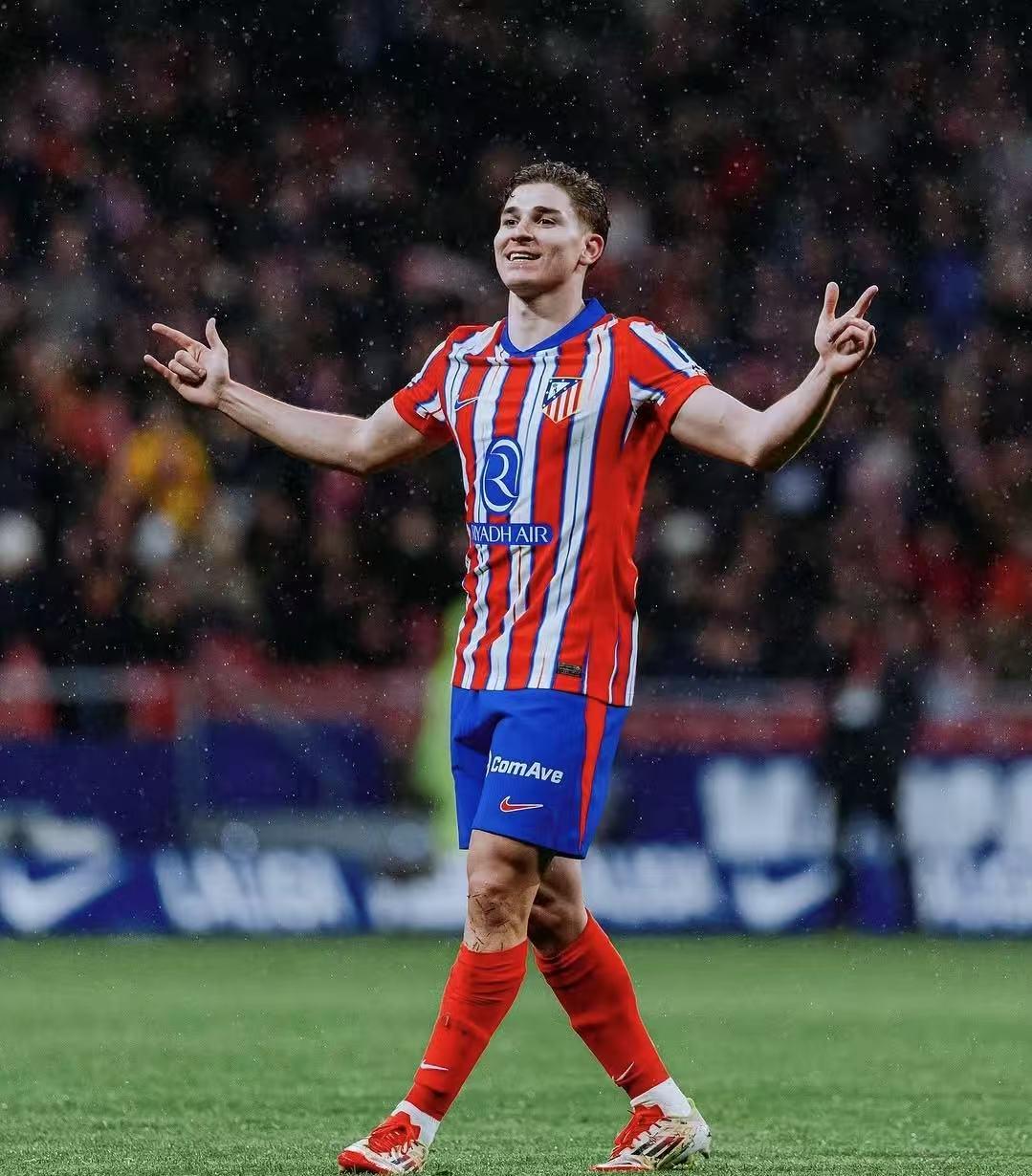 特殊癖好？埃基蒂克名字对称，职业生涯穿过11、22、33、44号（巧合还是偏好？埃基蒂克姓名对称，生涯曾身披11、22、33、44号）