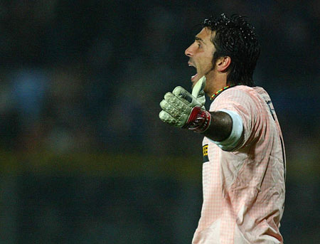 博主：原青岛海牛门将韩镕泽、原成都蓉城中场严鼎皓加盟辽宁铁人（据博主称：前海牛门将韩镕泽、前蓉城中场严鼎皓已加盟辽宁铁人）