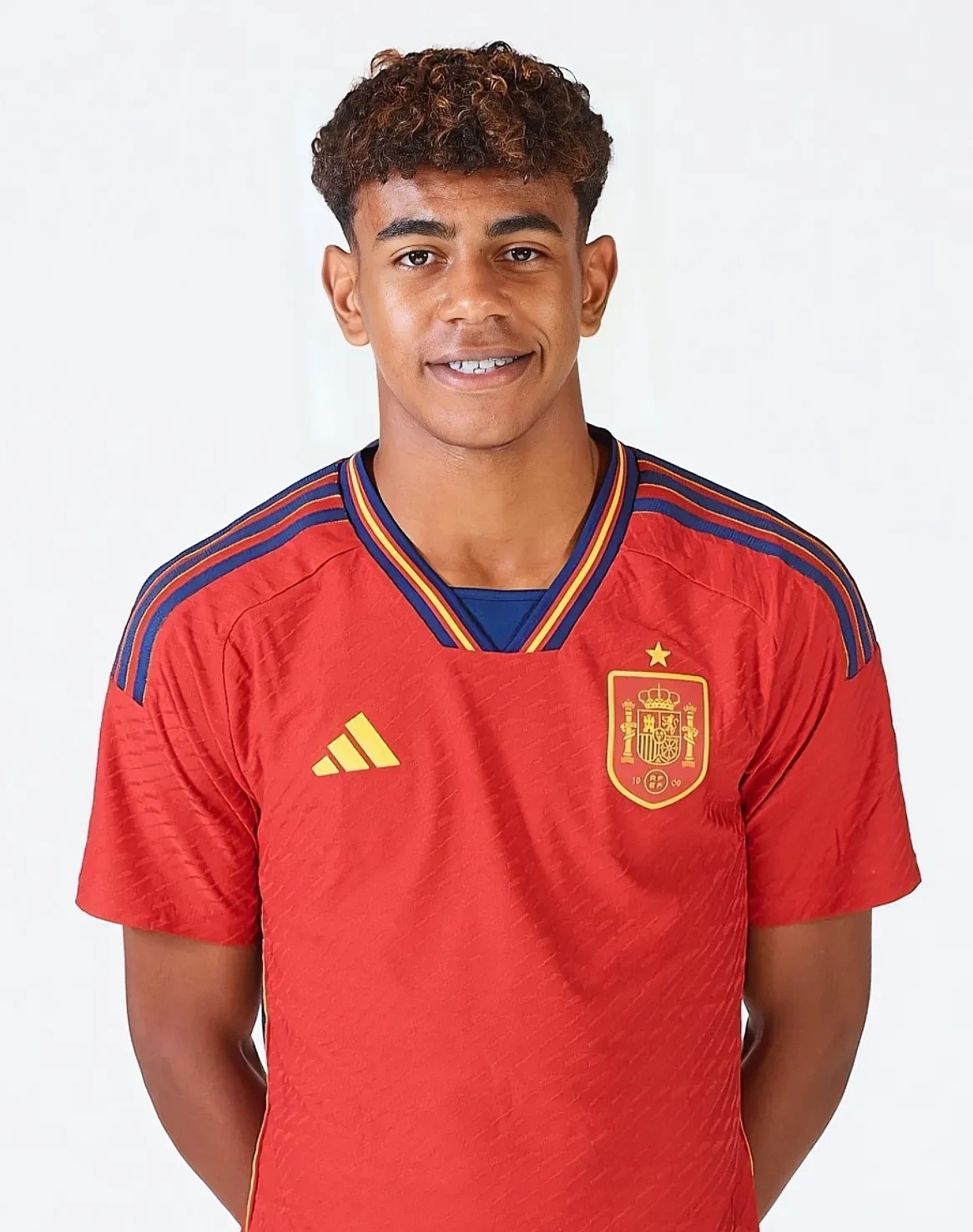 国乒新增一位世界冠军！林诗栋全勤 王楚钦三线作战（国乒再添世界冠军！林诗栋全勤出战，王楚钦三线并进）