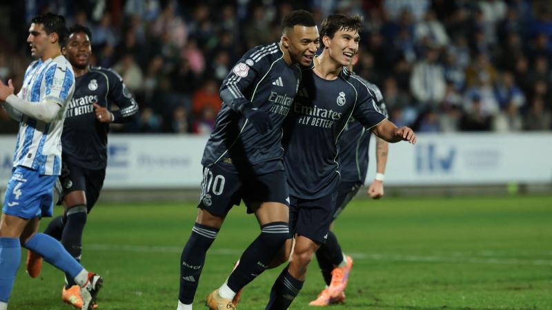 佩雷茨：诺伊尔是有史以来最优秀的门将；我本想成为汉堡首发（佩雷茨：诺伊尔堪称史上最佳门将；我曾盼在汉堡坐稳主力）